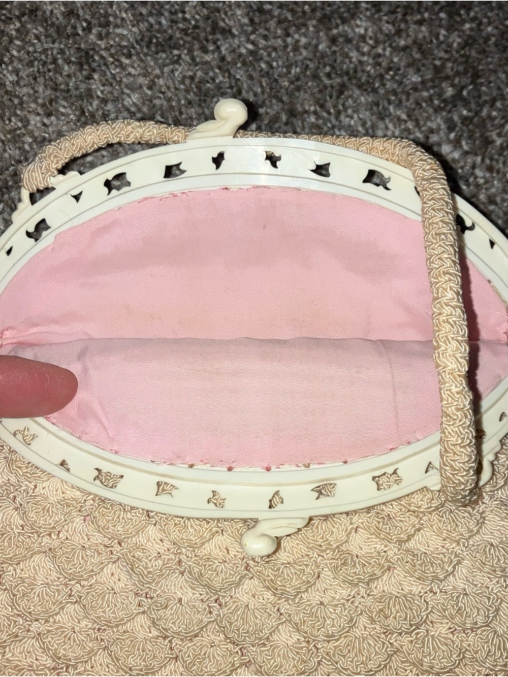 Popcorn Stitch Scalloped Crochet Top-Handle Bag In Light Beige Celluloid Trim - Picture 6 of 8